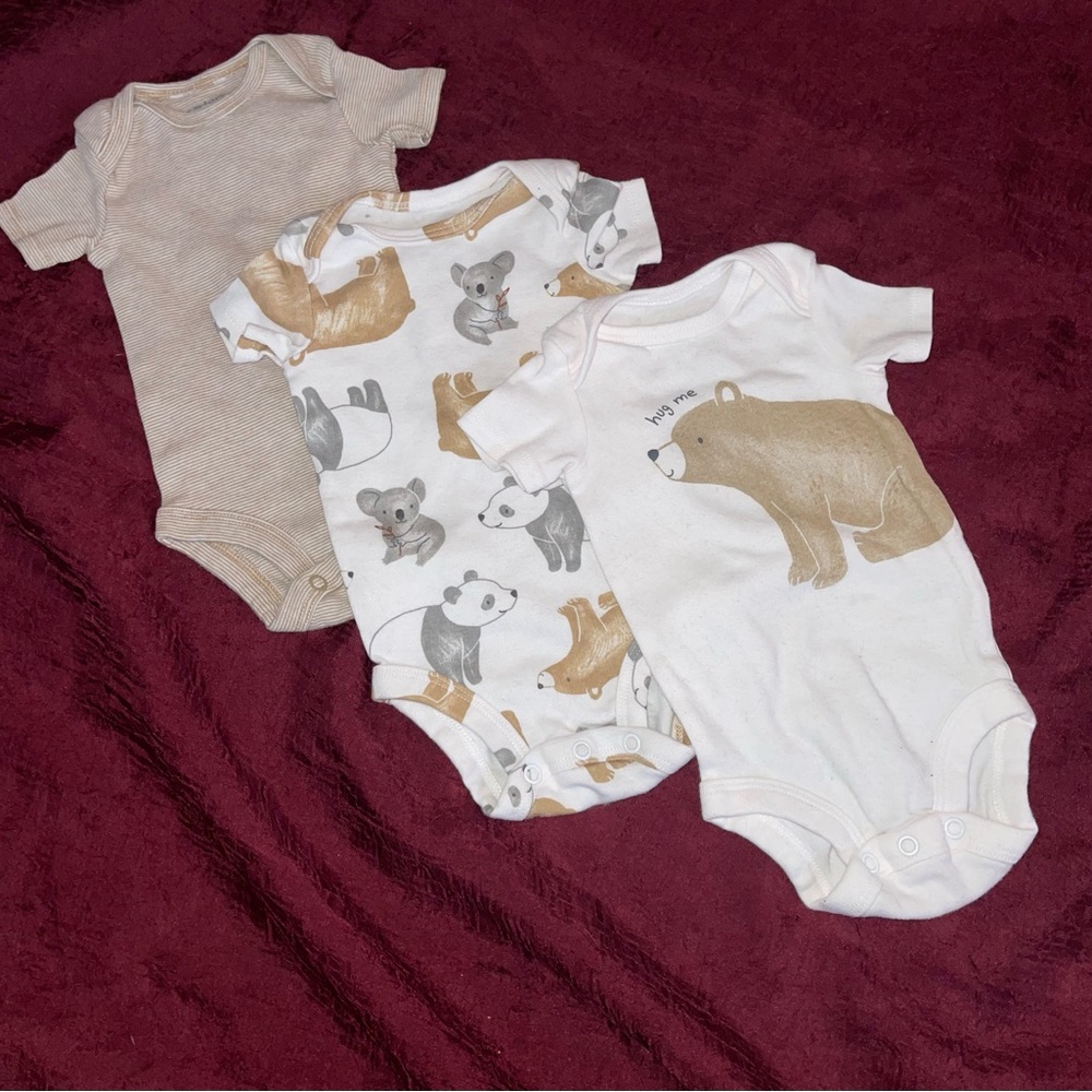 Carter’s 0-3 months 3 piece Onesie Set